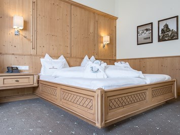 Wohlfühlhotel KERSCHDORFER - alpine hotel · garni superior · adults only Zimmerkategorien Doppelzimmer Tirol