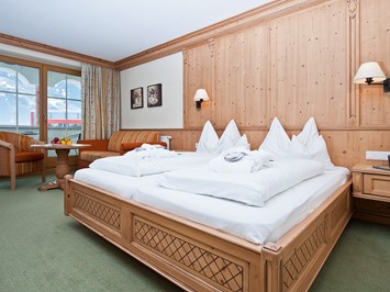 Wohlfühlhotel KERSCHDORFER - alpine hotel · garni superior · adults only Zimmerkategorien Juniorsuite Zillertal