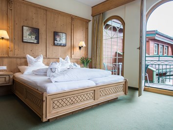 Wohlfühlhotel KERSCHDORFER - alpine hotel · garni superior · adults only Zimmerkategorien Turm Suite