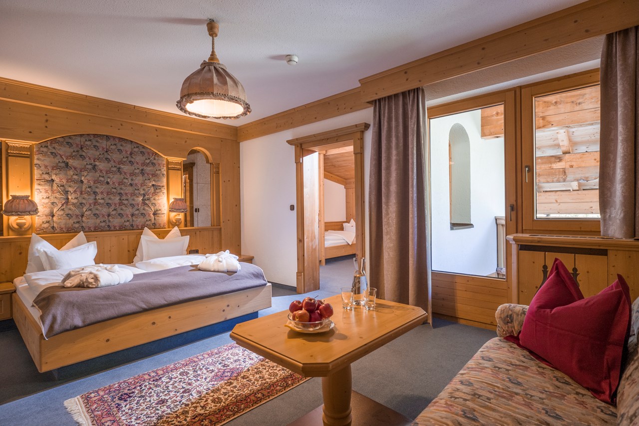 ****Hotel Almhof Zimmerkategorien Familiensuite Loas max. 6 Personen