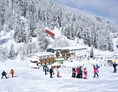Skihotel: Mit den Schiern bis vor den Schiraum fahren - Hotel Lizumerhof