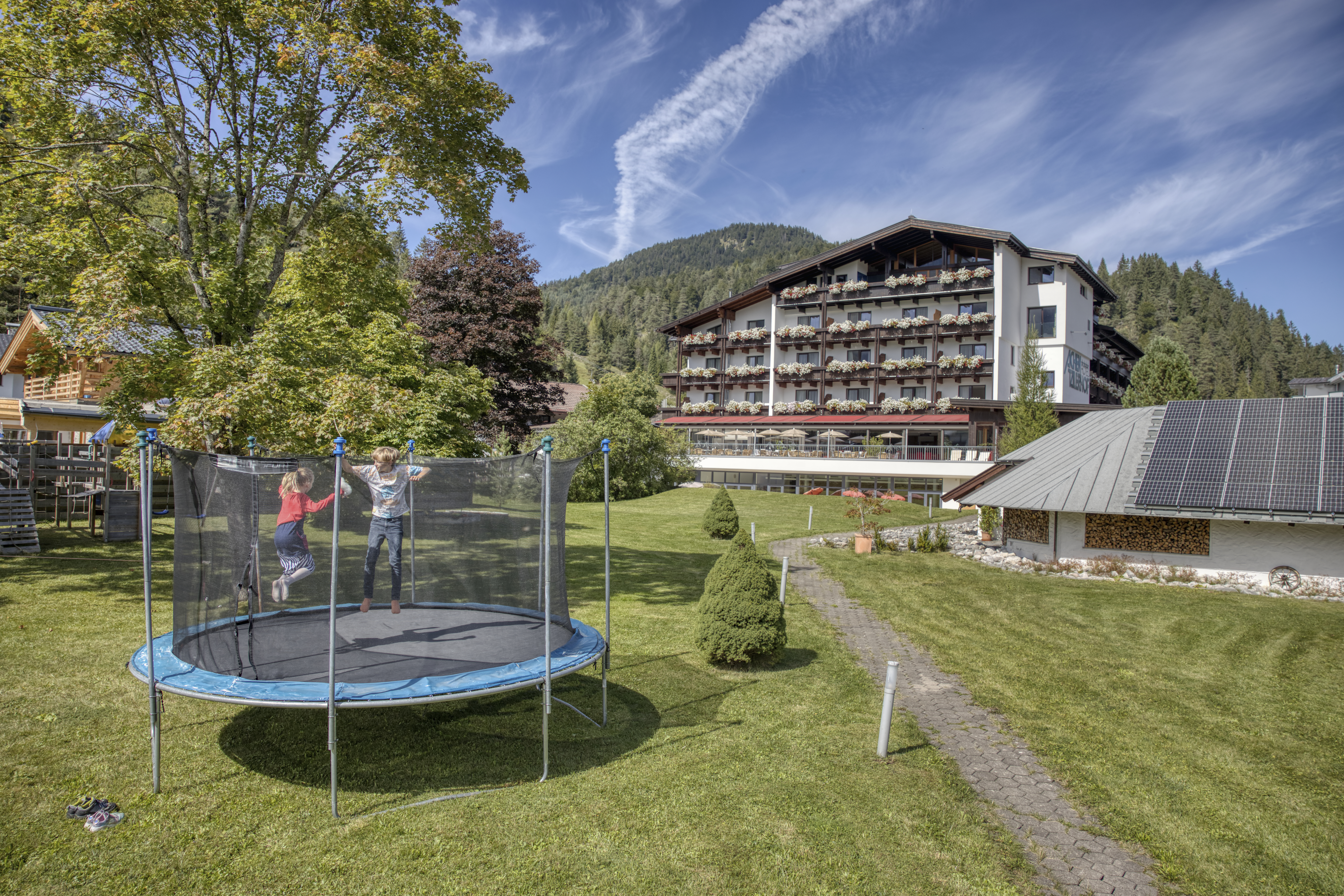Hotels an der Piste - Tirol - Garten - Hotel Achentalerhof