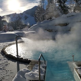 Skihotel: Outdoorpool im Schnee 30°C - The RESI Apartments "mit Mehrwert"