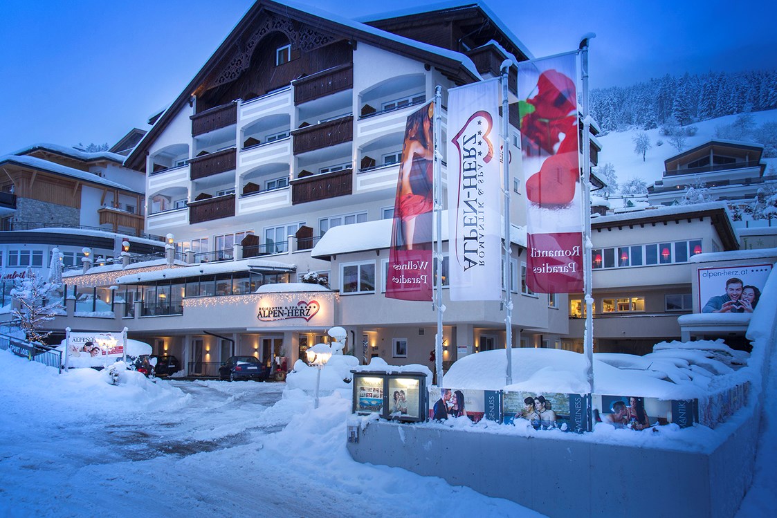 Skihotel: Aussenansicht Winter - Romantik & Spa Alpen-Herz