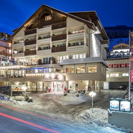 Skihotel: Aussenansicht Winter - Romantik & Spa Alpen-Herz