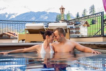 Skihotel: Outdoor Pool - Romantik & Spa Alpen-Herz