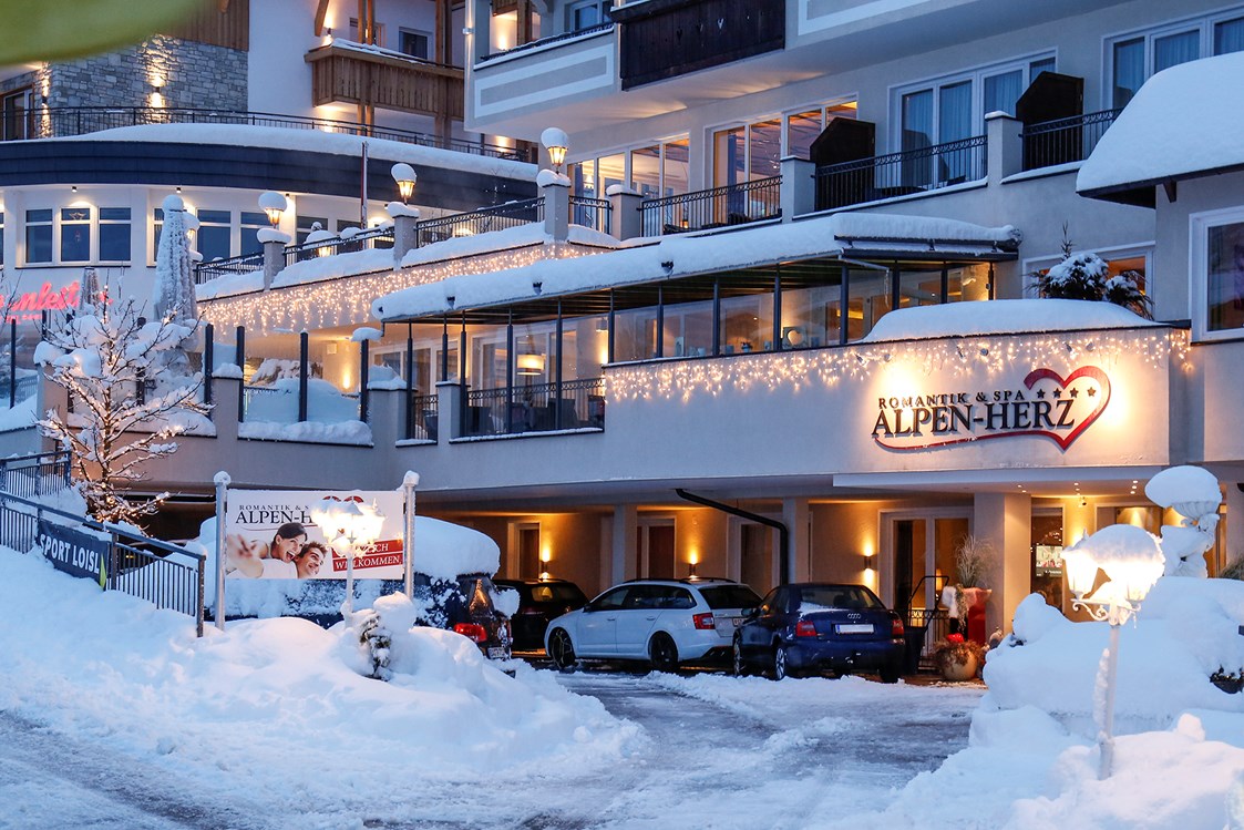 Skihotel: Hoteleingang - Romantik & Spa Alpen-Herz