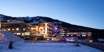 Hotels an der Piste - Skiverleih - Hotel Nassfeld Ansicht im Winter von außen - Hotel Nassfeld