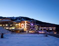 Skihotel: Hotel Nassfeld Ansicht im Winter von außen - Hotel Nassfeld
