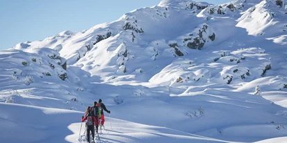 Hotels an der Piste - PLZ 6881 (Österreich) - Schneeschuhwandern in den Bergen - Hubertushof Wohlfühlhotel