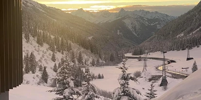 Hotels an der Piste - PLZ 6881 (Österreich) - Blick ins Klostertal vom Hubertushof - Hubertushof Wohlfühlhotel