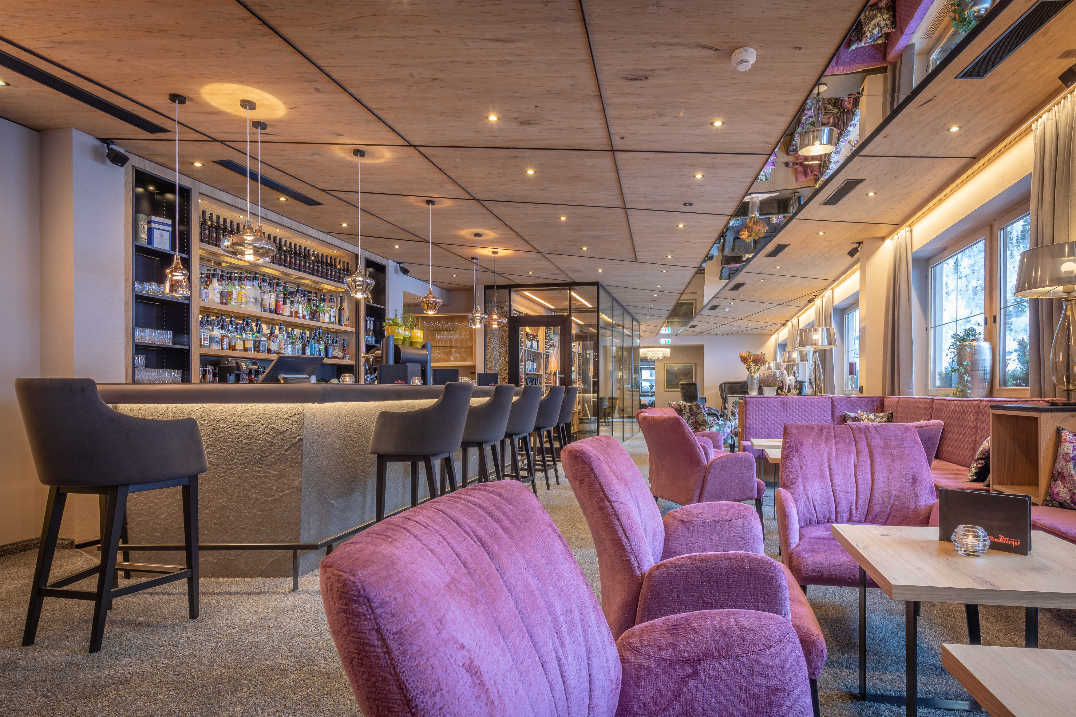Hotels an der Piste - Verpflegung: Halbpension - Hotelbar - VALARA Alpine Art Hotel