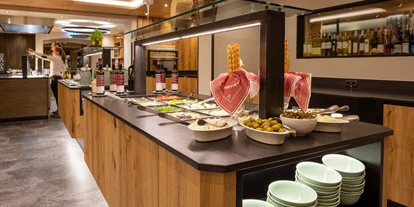 Hotels an der Piste - Skiraum: vorhanden - Rohrberg (Rohrberg) - Salatbuffet - VALARA Alpine Art Hotel