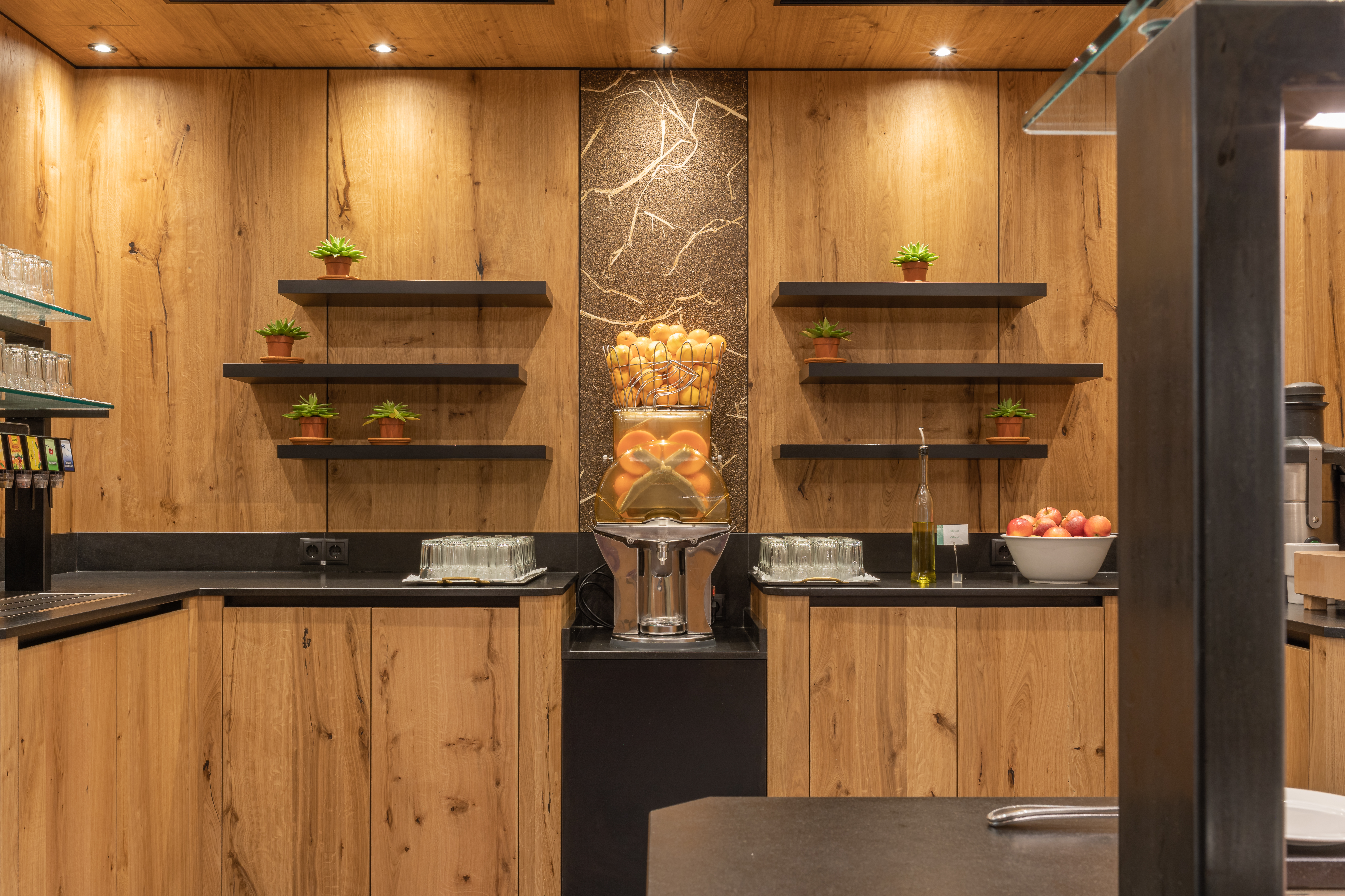 Skihotel: Saftbar beim Frühstück - VALARA Alpine Art Hotel