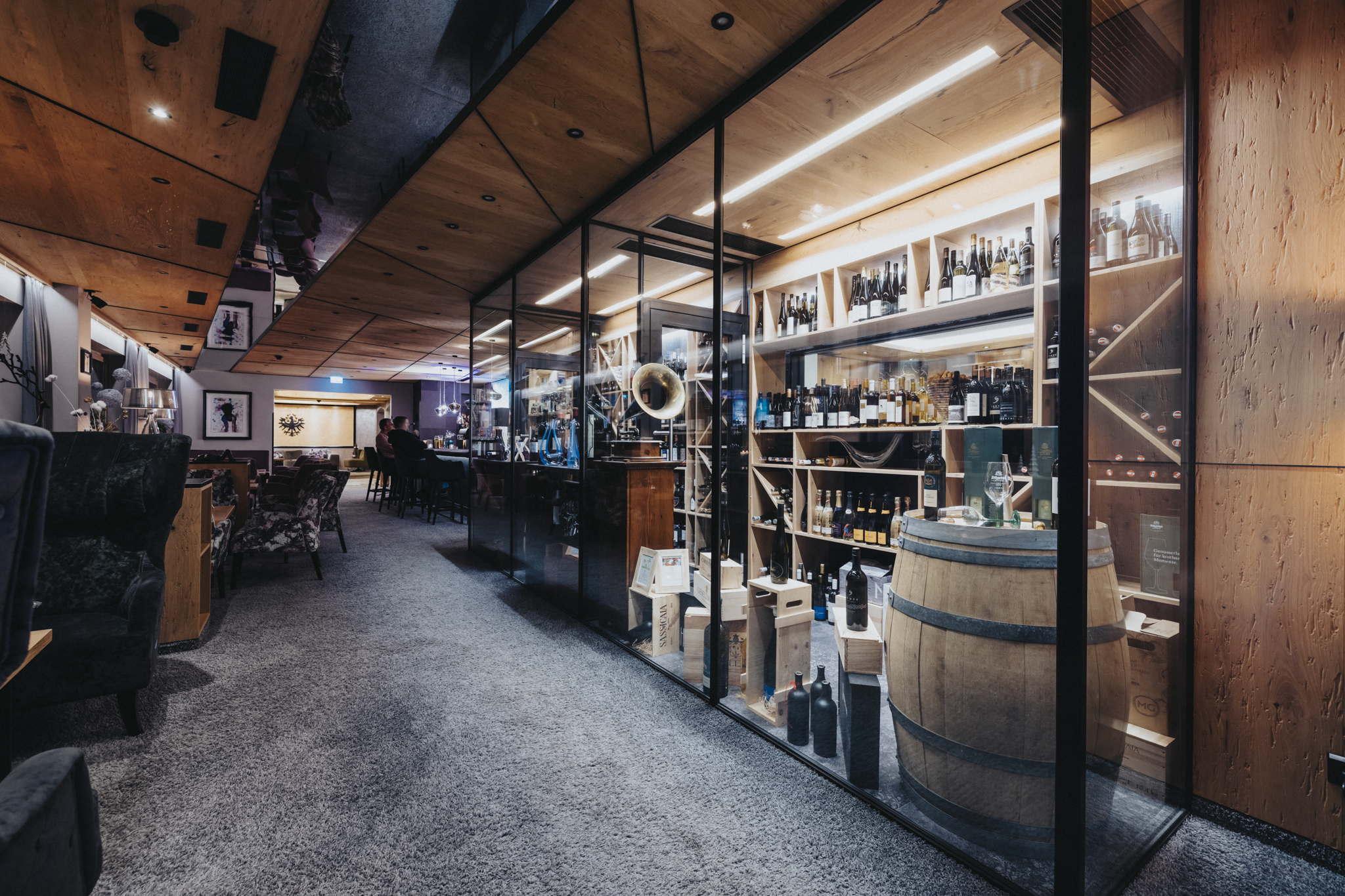 Skihotel: Weinschrank - VALARA Alpine Art Hotel