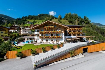 Skihotel: Wir wohnen im Tal der 40 bewirtschafteten Almen, zum wandern die Königsklasse, wir haben im Tal Europas höchsten Grasberg  - Gamskarkogel 2467m  - Hotel Johanneshof GmbH 