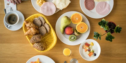 Hotels an der Piste - Verpflegung: Halbpension - Itter - Frühstücksbuffet - COOEE alpin Hotel Kitzbüheler Alpen