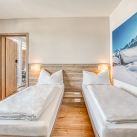 Skihotel: Familienzimmer - COOEE alpin Hotel Kitzbüheler Alpen