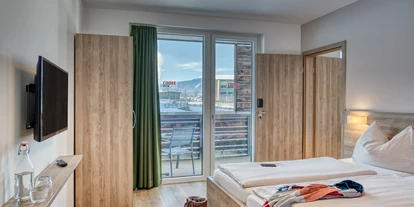 Hotels an der Piste - Verpflegung: Halbpension - Itter - Apfeldorf Familienzimmer - COOEE alpin Hotel Kitzbüheler Alpen