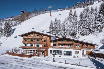 Skihotel: Direkt an der Schönleitenbahn gelegen. - Hotel Tiroler Buam