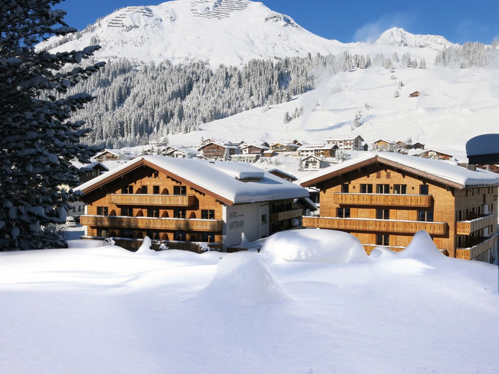Skihotel: Fassade Winter - Hotel Gotthard