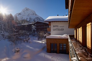 Skihotel: Blick auf die Berge - Hotel Gotthard