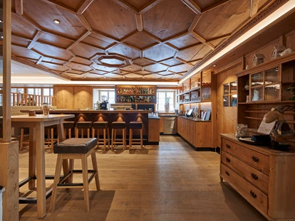 Hotels an der Piste - Skikurs direkt beim Hotel: für Kinder - APRES POST HOTEL Bar - APRES POST HOTEL