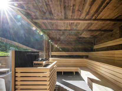 Hotels an der Piste - Mellau - Wellnessbereich mit Saunen und Dampfbad - Berghaus Schröcken