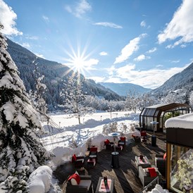 Skihotel: Blick auf unsere Sonnenterrasse  - Genusshotel Almrausch