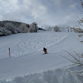 Skihotel: Skipiste - nur wenige Meter vom Hotel - Genusshotel Almrausch
