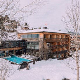 Skihotel: Außenansicht im Winter - Das Naturhotel Chesa Valisa****s