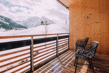 Skihotel: Winter Ausblick - Das Naturhotel Chesa Valisa****s