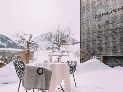 Hotels an der Piste - Mellau - Terrasse mit Bergblick - Das Naturhotel Chesa Valisa****s