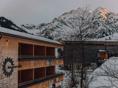 Hotels an der Piste - Mellau - Haus Chalet mit Bergblick - Das Naturhotel Chesa Valisa****s