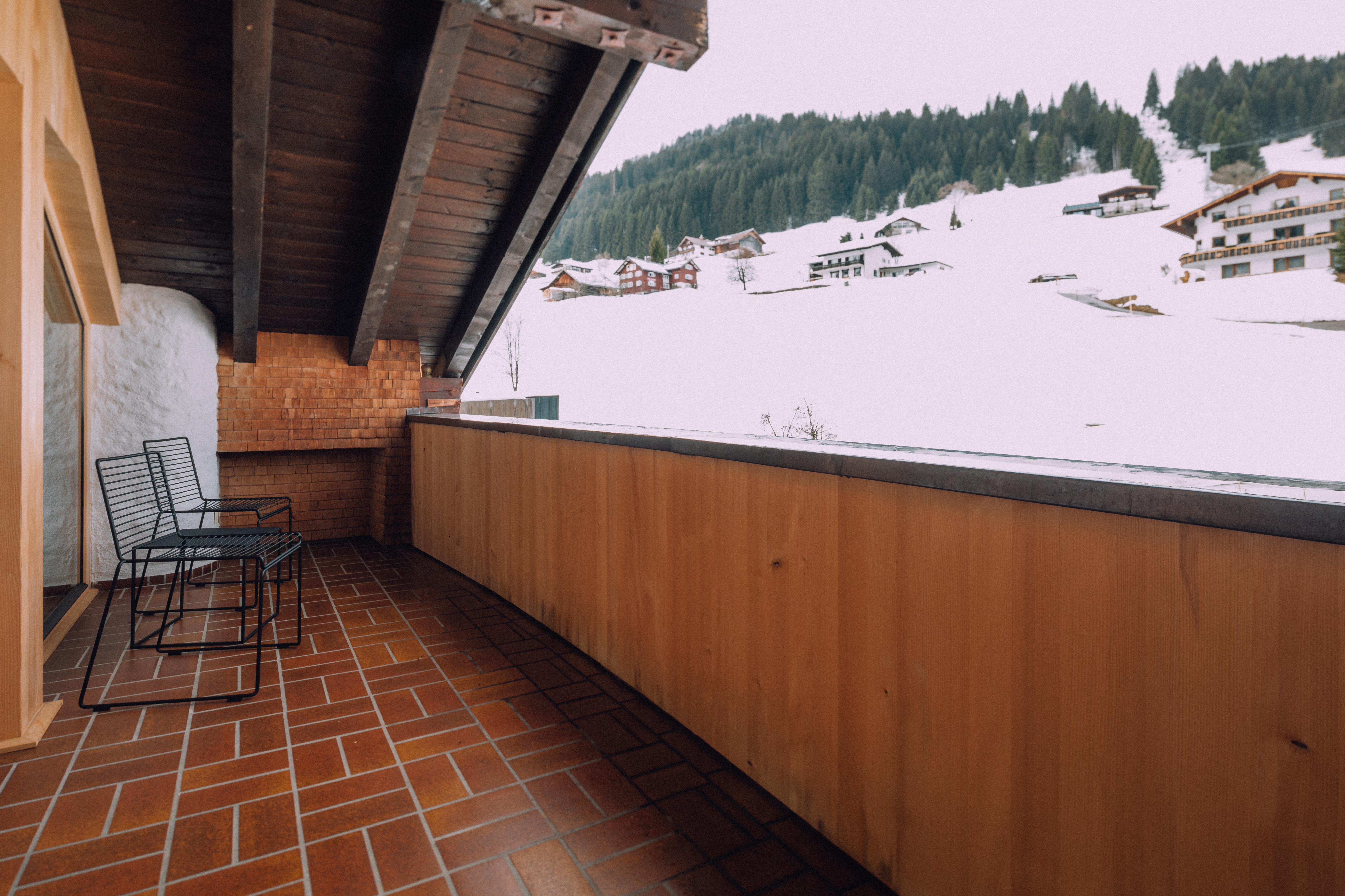 Skihotel: Balkon - Das Naturhotel Chesa Valisa****s - Wohnen | Schlafen