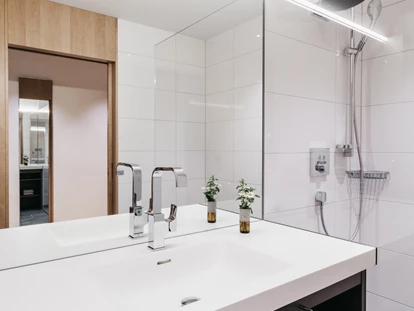 Hotels an der Piste - Mellau - Badezimmer - Das Naturhotel Chesa Valisa****s