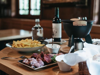 Hotels an der Piste - Mellau - Fondue - Das Naturhotel Chesa Valisa****s