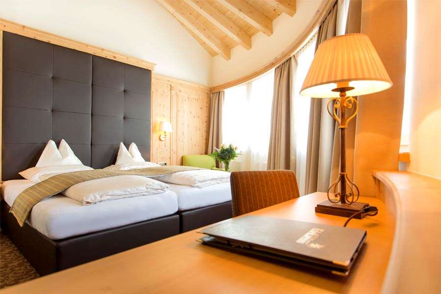 Skihotel Edelweiss Hochsölden Zimmerkategorien Panoramasuite mit großem Südwintergarten