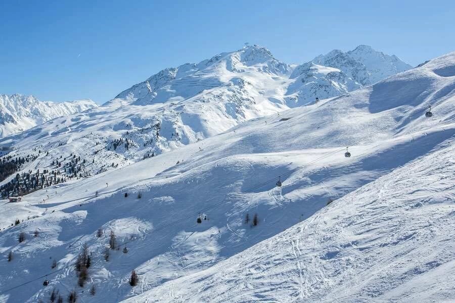 Skihotel: Skifahren im strahlenden Sonnenschein am Gletscher - Skihotel Edelweiss