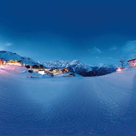 Skihotel: Skifahren im strahlenden Sonnenschein am Gletscher - Skihotel Edelweiss