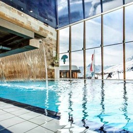 Skihotel: Hoteleigener Innenpool mit Panoramablick - Skihotel Edelweiss