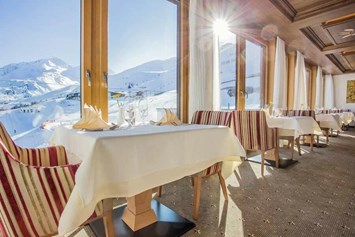 Skihotel: Kulinarische Höhepunkte im Restaurant mit Panoramablick - Skihotel Edelweiss