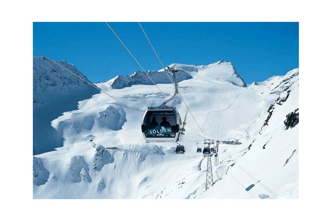 Skihotel: Skifahren im strahlenden Sonnenschein am Gletscher - Skihotel Edelweiss Hochsölden