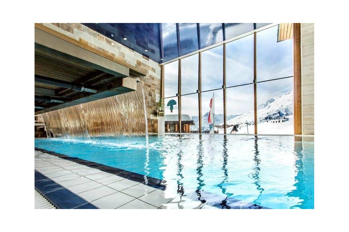 Skihotel: Hoteleigener Innenpool mit Panoramablick - Skihotel Edelweiss Hochsölden