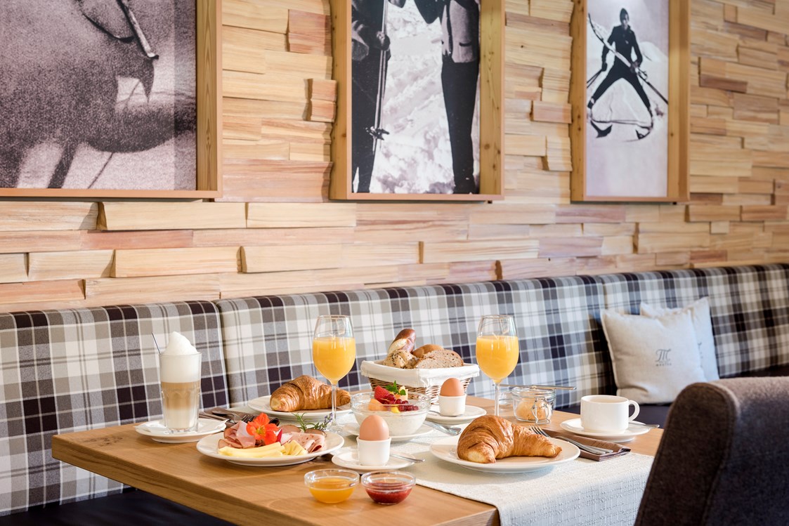 Skihotel: Frühstück mit regionalen Köstlichkeiten - Hotel Marten