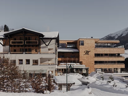 Hotels an der Piste - PLZ 6373 (Österreich) - Außenansicht von Westen - Hotel Marten