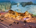 Skihotel: Hotel Sonnenhof - direkt an der Piste und Skigebiet Füssener Jöchle in Grän im Tannheimer Tal Fotocredit Ilja Kagan. - Hotel Sonnenhof 