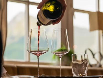 Hotels an der Piste - Skiverleih - Die beste und umfangreichste Weinkarte im weiten Umkreis. 1150 verschiedene Weine und 70 Champagner warten auf Entdecker. - Hotel Sonnenhof