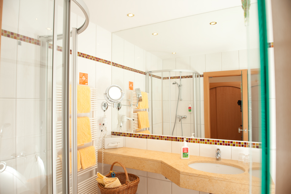 Skihotel: Badezimmer Sonnenstudio "Komfort" - Evident Hotel Prägant