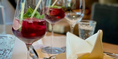 Hotels an der Piste - PLZ 6881 (Österreich) - Aperitif des Tages in der Alpen Lounge & Bar - Lech Valley Lodge